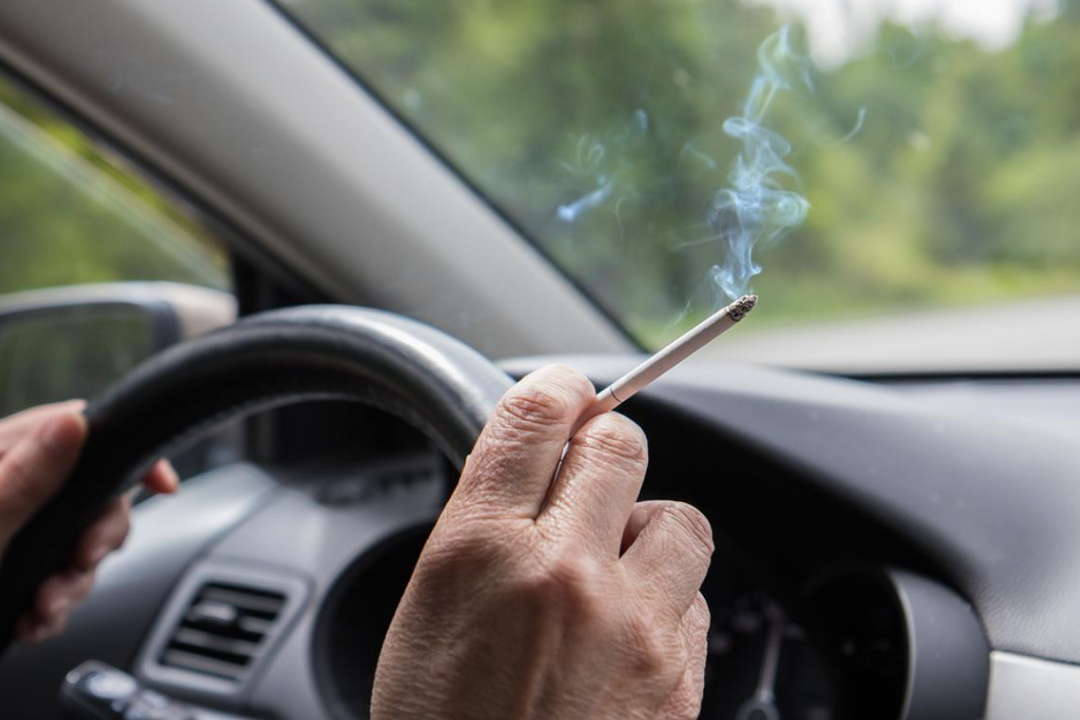 Ar-Condicionado do Carro com Cheiro de Cigarro: Como Eliminar?